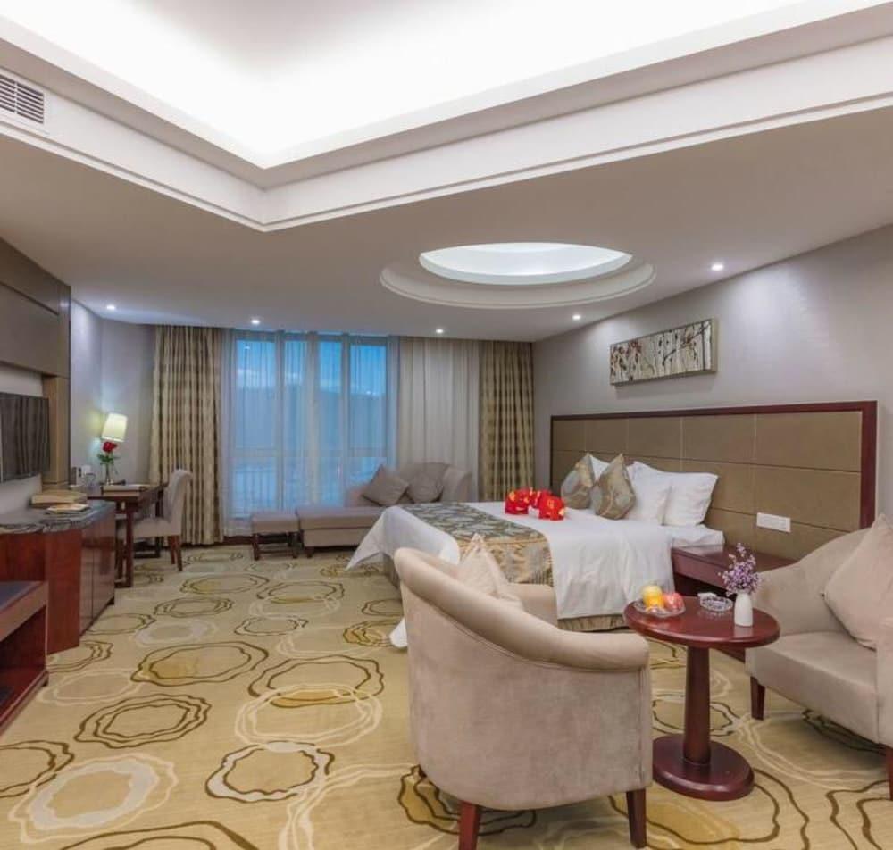 Manhatton Hotel Zhuhai Esterno foto