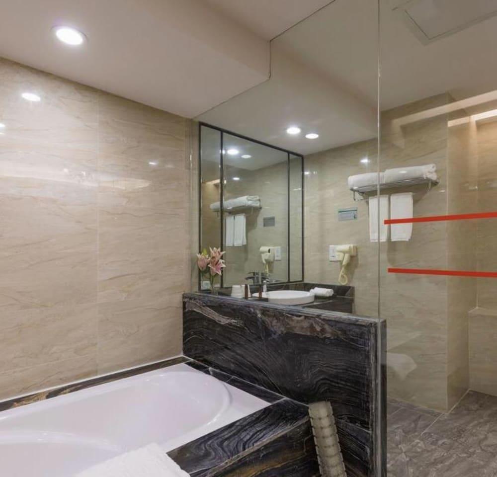 Manhatton Hotel Zhuhai Esterno foto