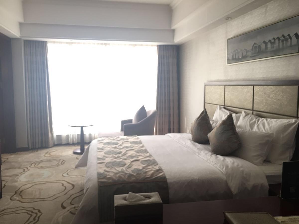 Manhatton Hotel Zhuhai Esterno foto