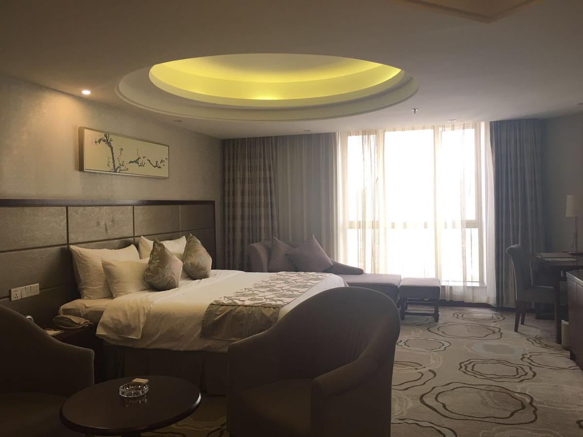 Manhatton Hotel Zhuhai Esterno foto