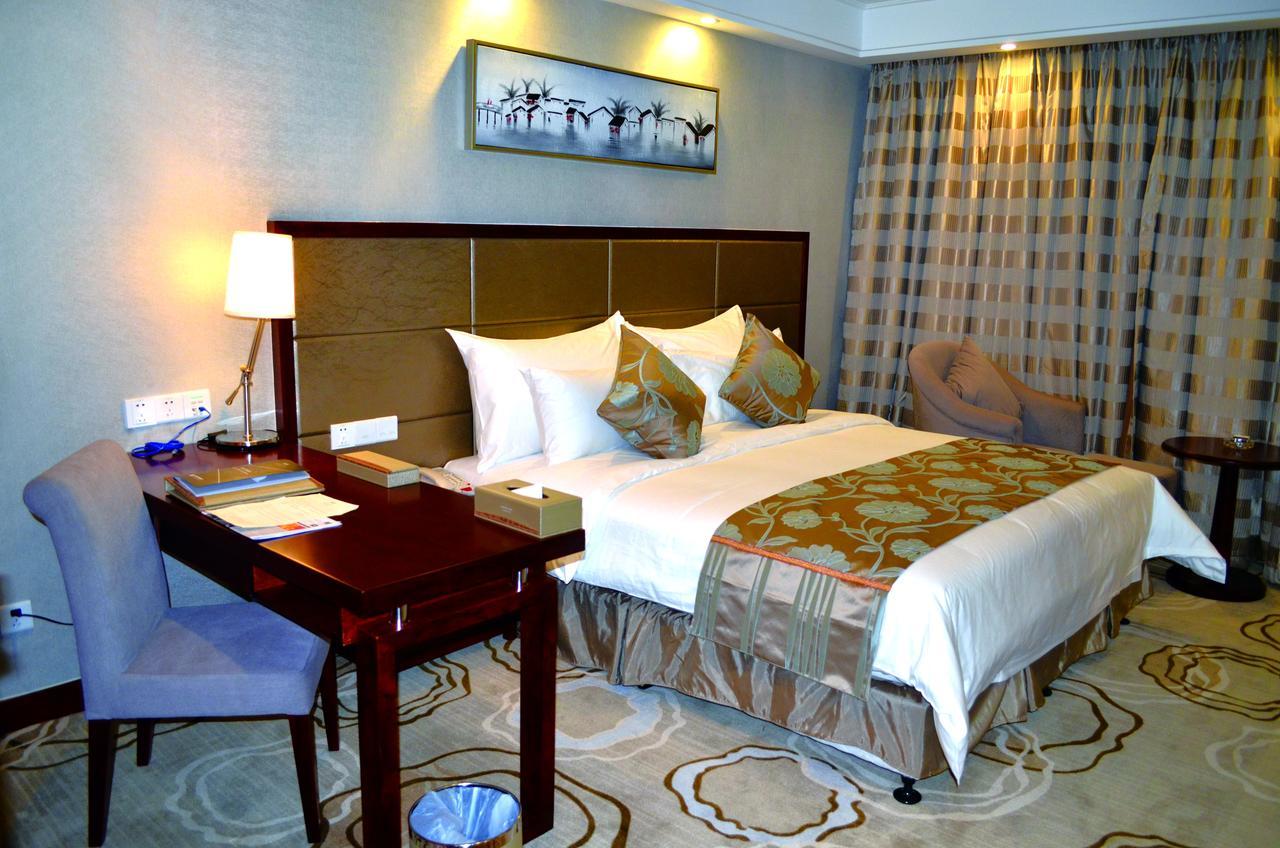 Manhatton Hotel Zhuhai Esterno foto
