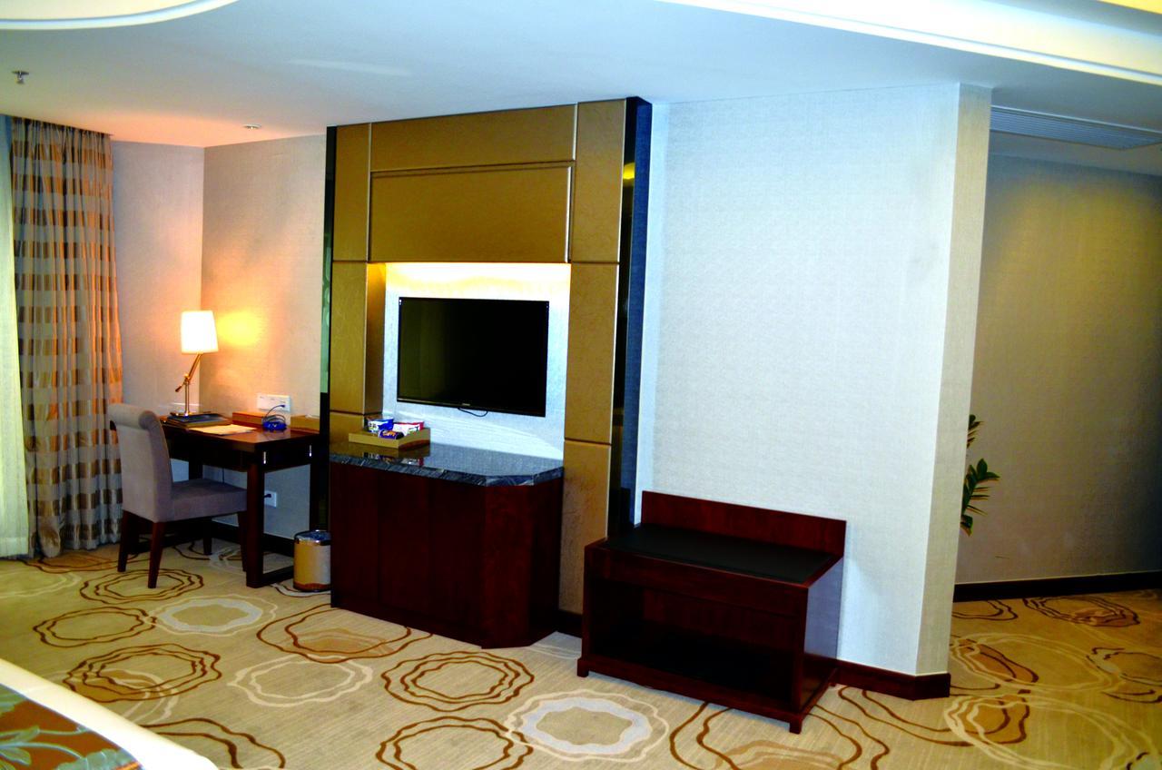 Manhatton Hotel Zhuhai Esterno foto