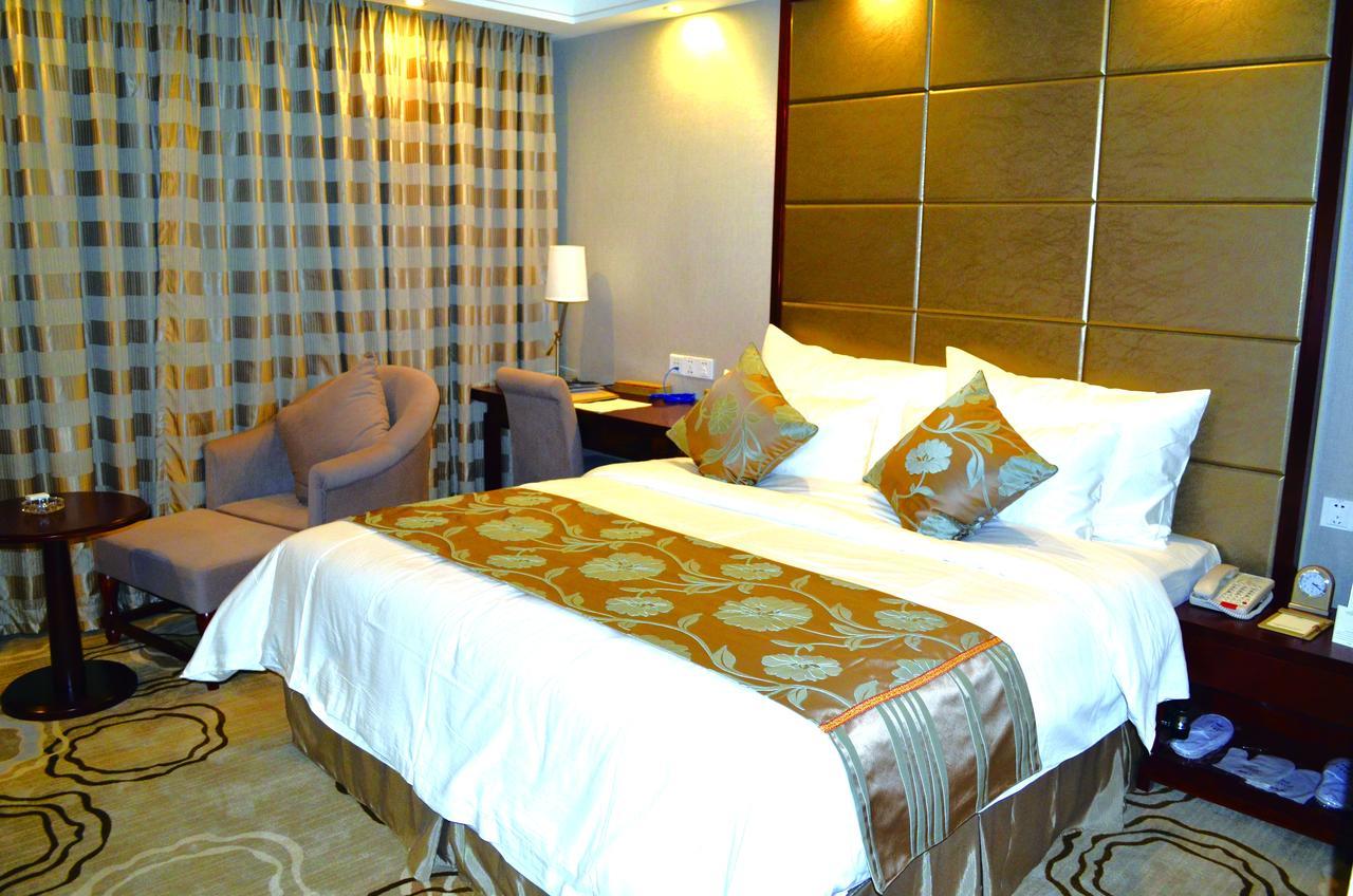 Manhatton Hotel Zhuhai Esterno foto