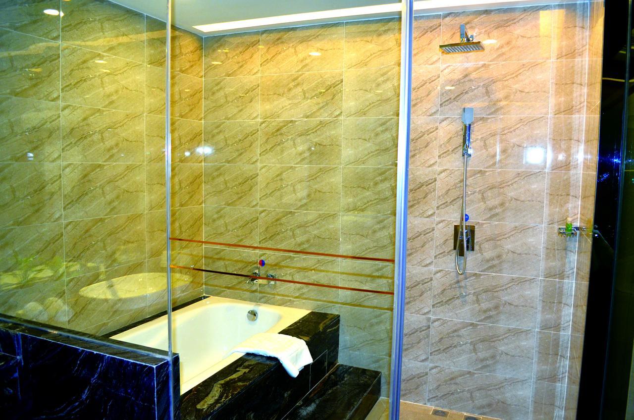 Manhatton Hotel Zhuhai Esterno foto
