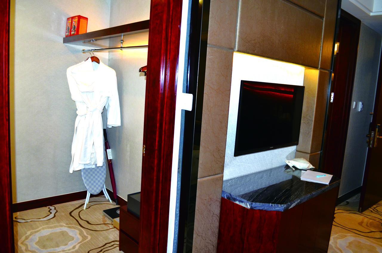 Manhatton Hotel Zhuhai Esterno foto