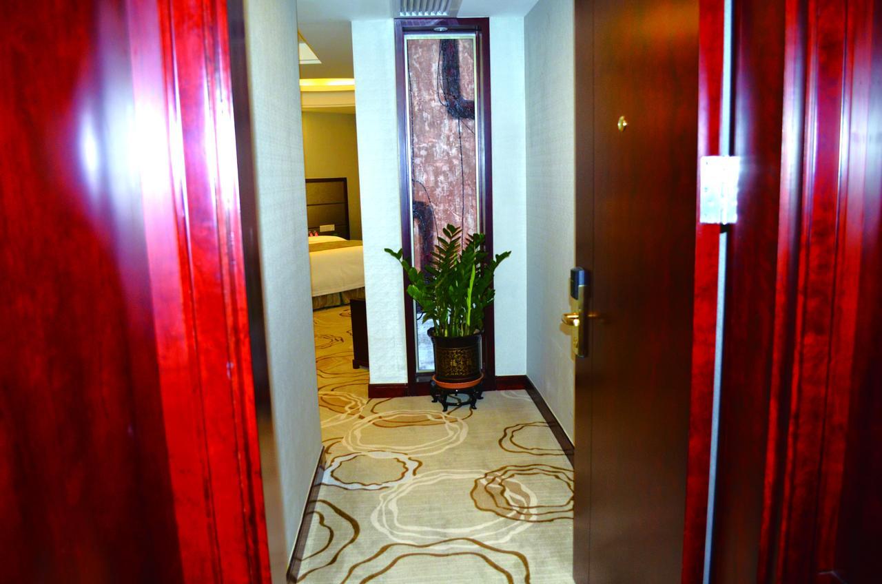 Manhatton Hotel Zhuhai Esterno foto