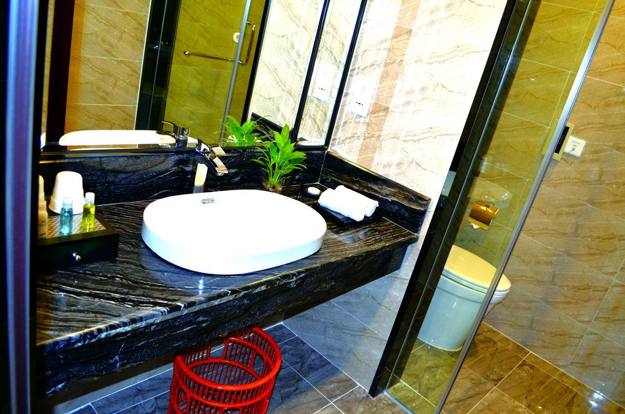 Manhatton Hotel Zhuhai Esterno foto