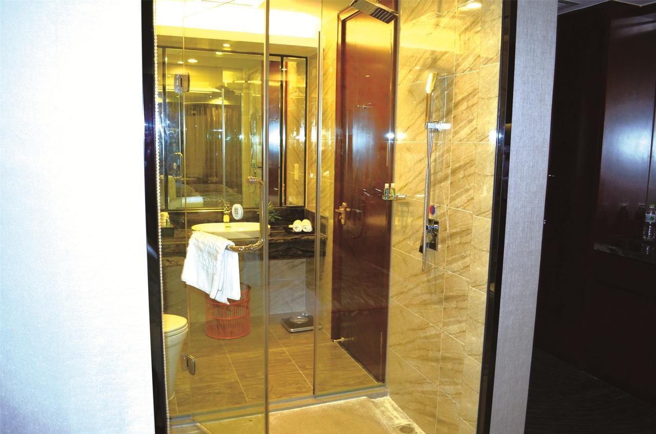 Manhatton Hotel Zhuhai Esterno foto