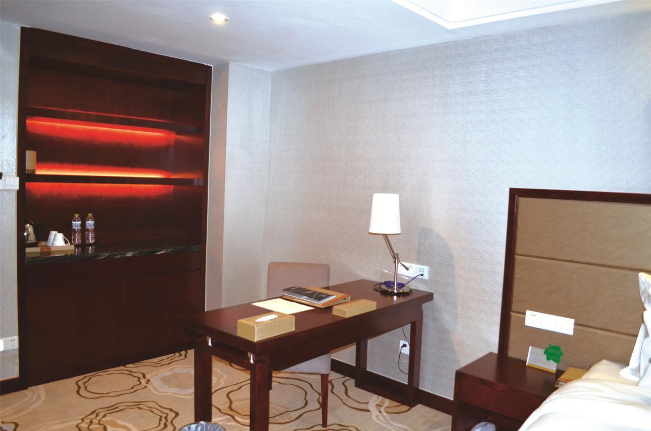 Manhatton Hotel Zhuhai Esterno foto