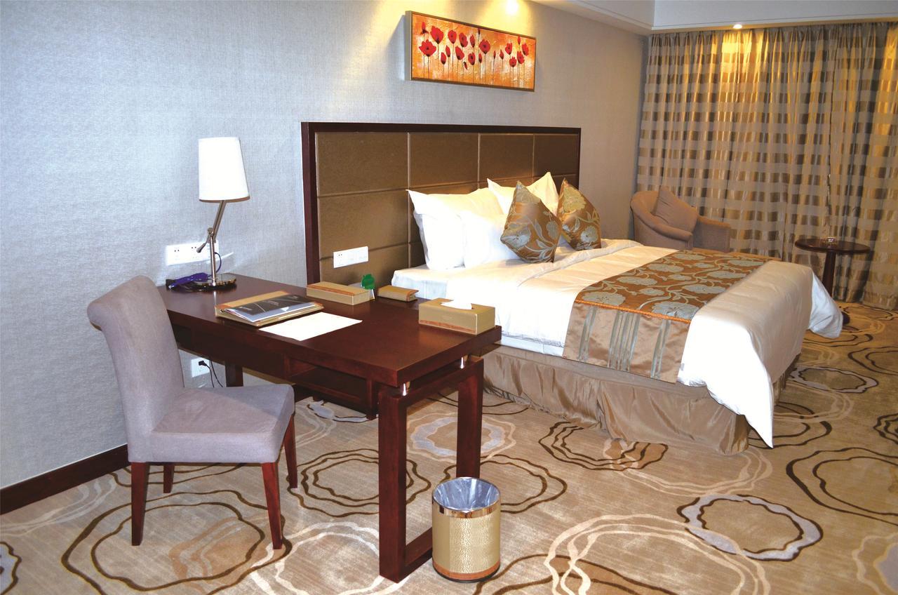Manhatton Hotel Zhuhai Esterno foto