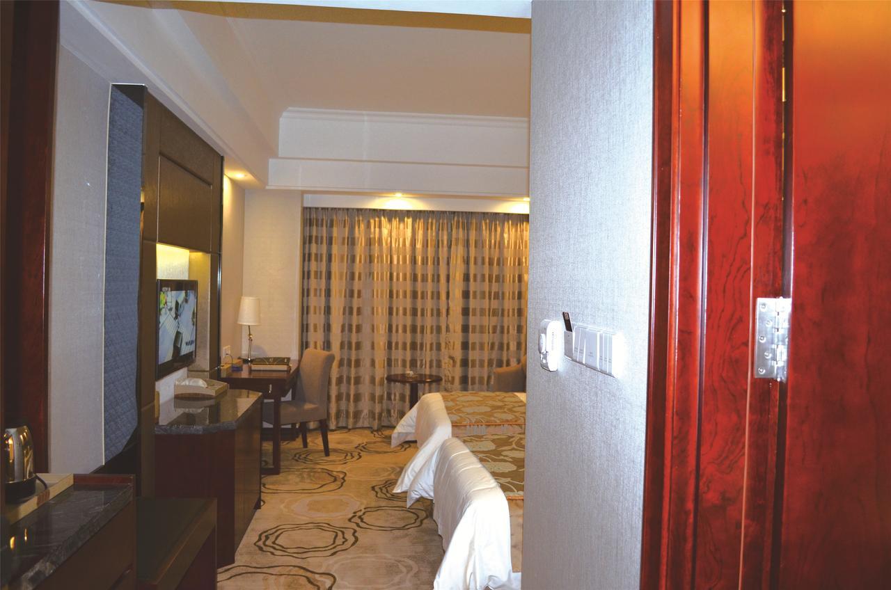 Manhatton Hotel Zhuhai Esterno foto