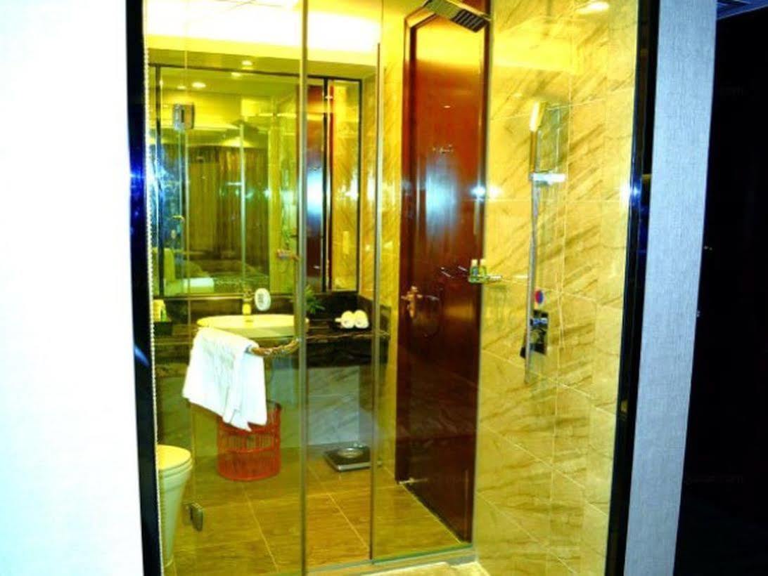 Manhatton Hotel Zhuhai Esterno foto